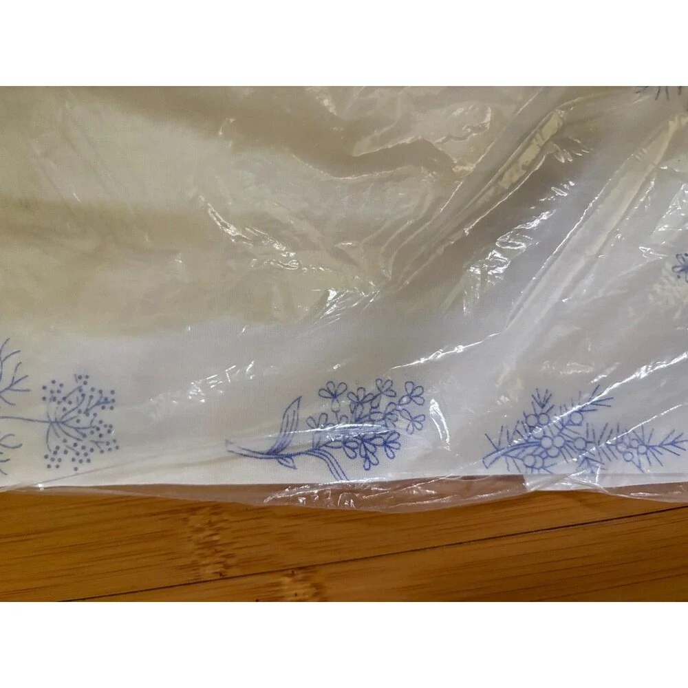 Vintage Floral Embroidered Linen Set of 7 Items Table Runners Napkins White